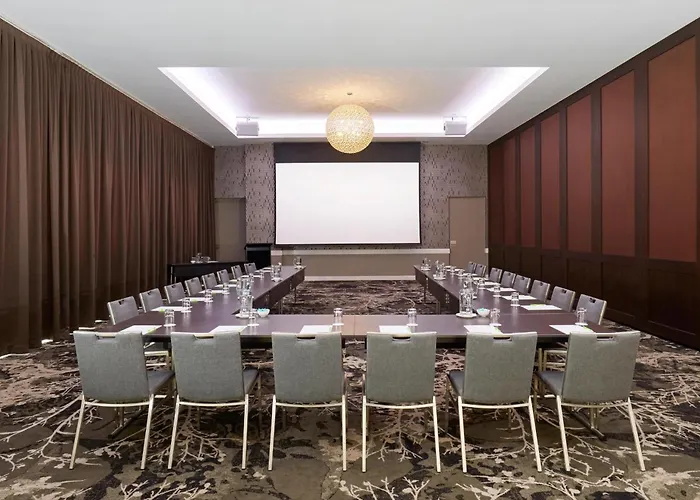 Holiday Inn Warwick Farm By Ihg