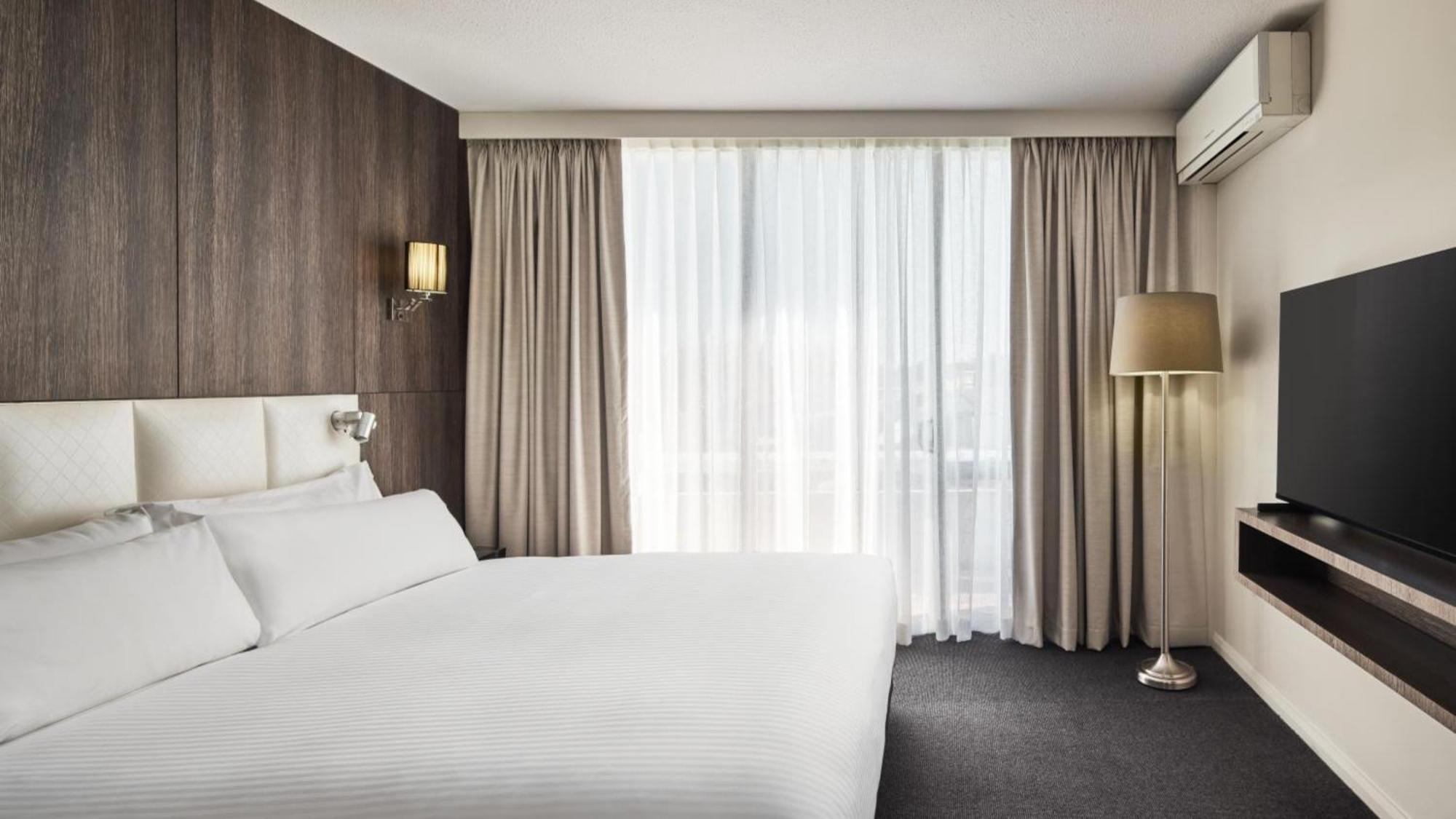 By Ihg