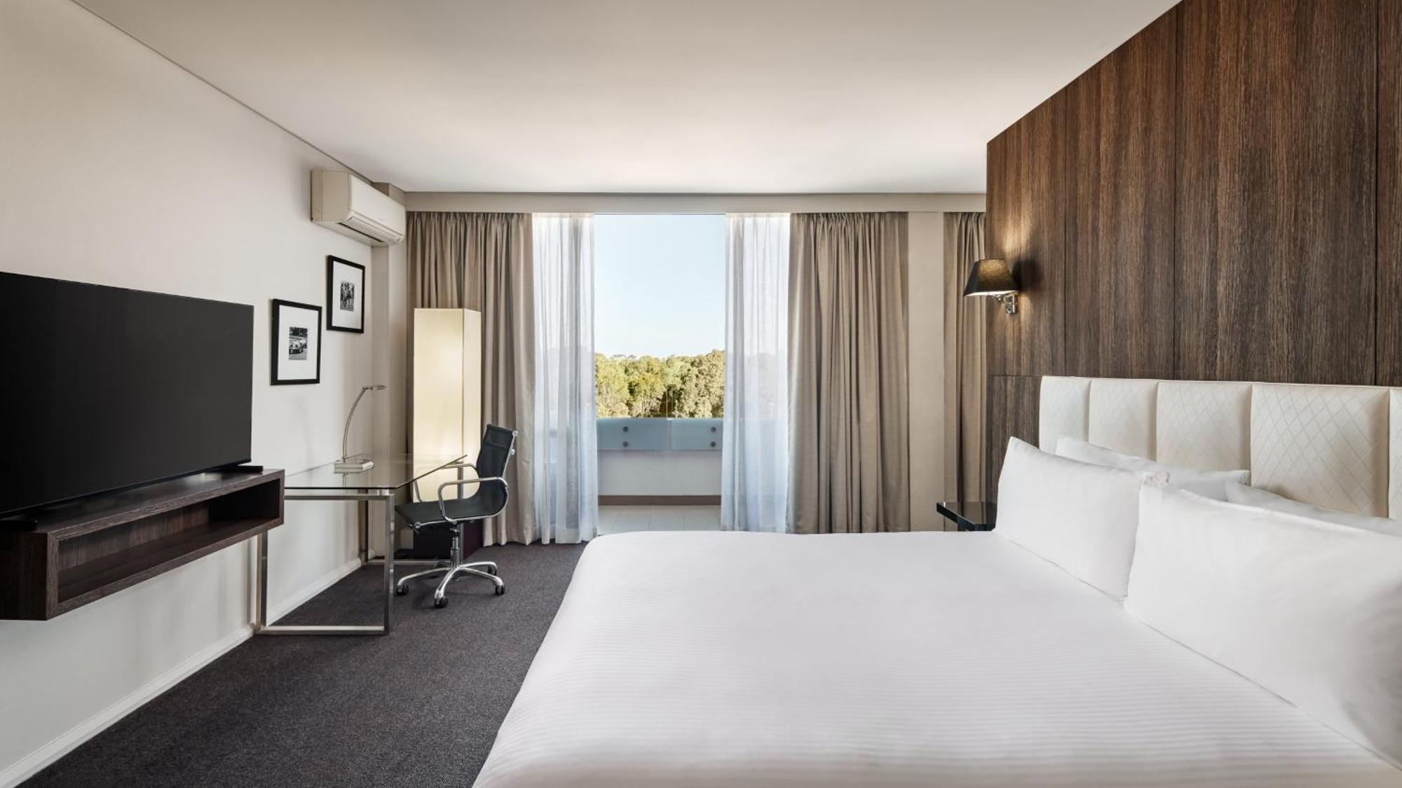 Hotel By Ihg Warwick Farm