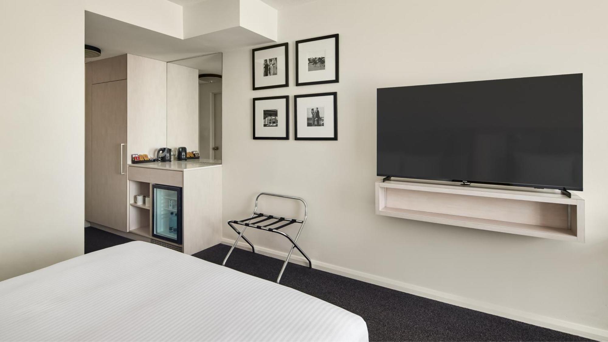By Ihg