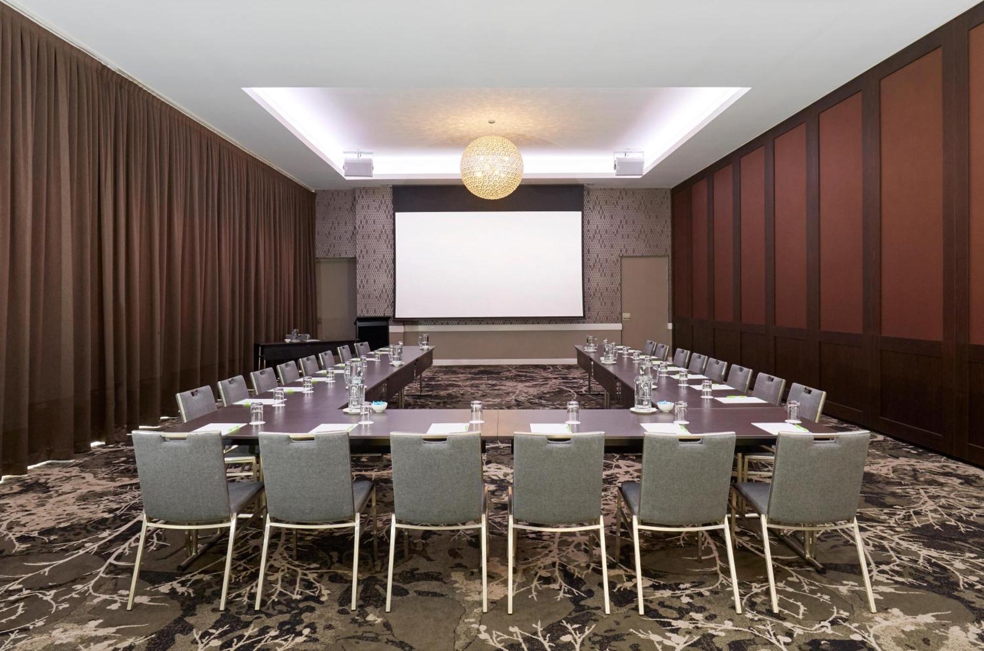Hotel By Ihg 4*