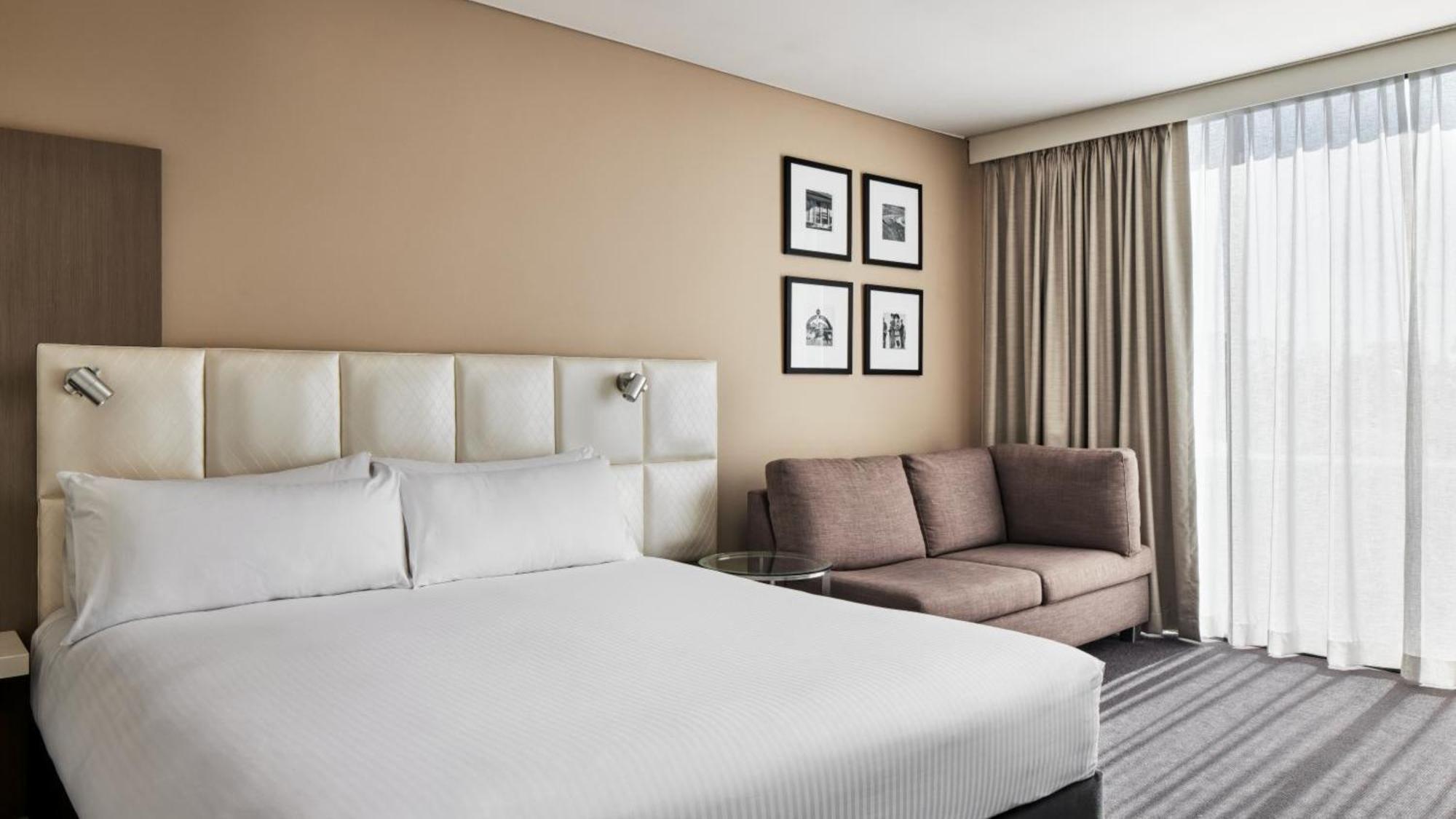 Hotel By Ihg