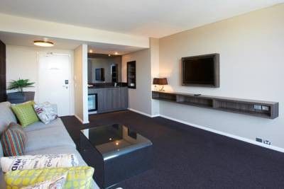 Hotel By Ihg